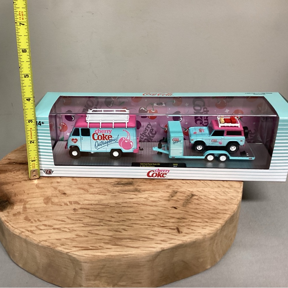 🔴 NWT - Diecast Cherry Coke Collectible Set - 1948 Ford Parcel Trk & 1966 Bronco - Picture 15 of 16